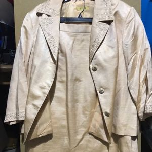 Kasper women’s peach 2 piece skirt set